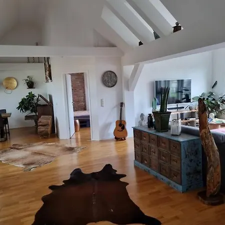 Designer With Skylineview And Air Condition Apartment