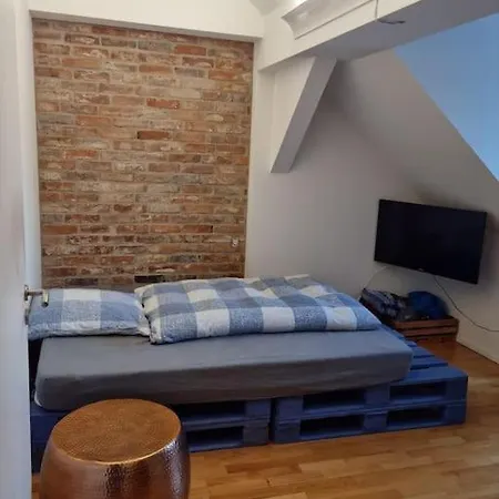 Designer With Skylineview And Air Condition Frankfurt am Main